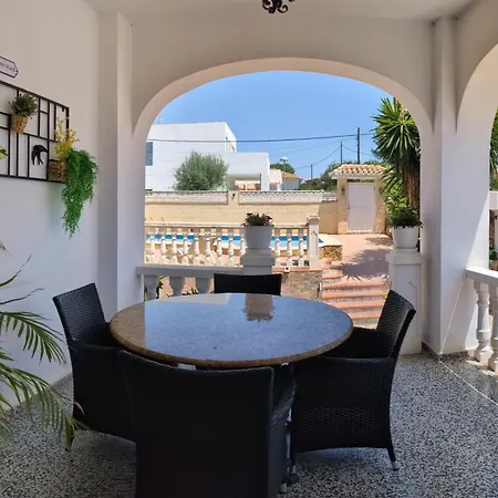 Independiente Con Piscina بيت للعطل